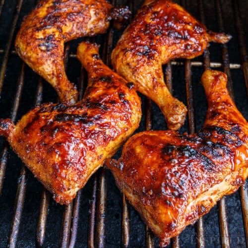 Muslos de pollo dorados a la parrilla